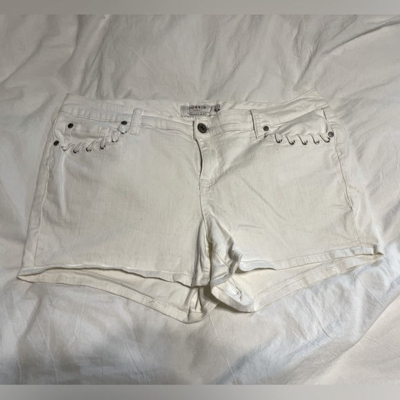 Torrid Shorts size 16 - Picture 1 of 6